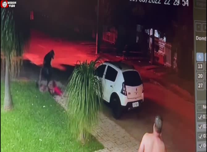 Video :He beats up a homeless man after discovering him having an affair with his wife